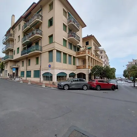 Il Faro - Garage Mt 4,75 - Mt 150 - 09001-lt-1414 דירה *