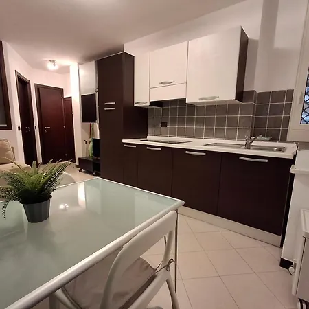 דירה Il Faro - Garage Mt 4,75 - Mt 150 - 09001-lt-1414 *